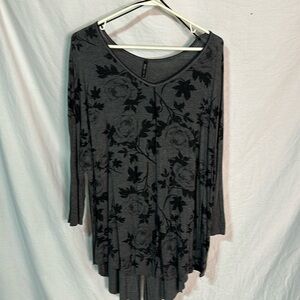 Edista Los Angeles 2x grey black floral hi low hemline long sleeve t nwot